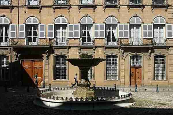 Place Albertas in Aix-en-Provence